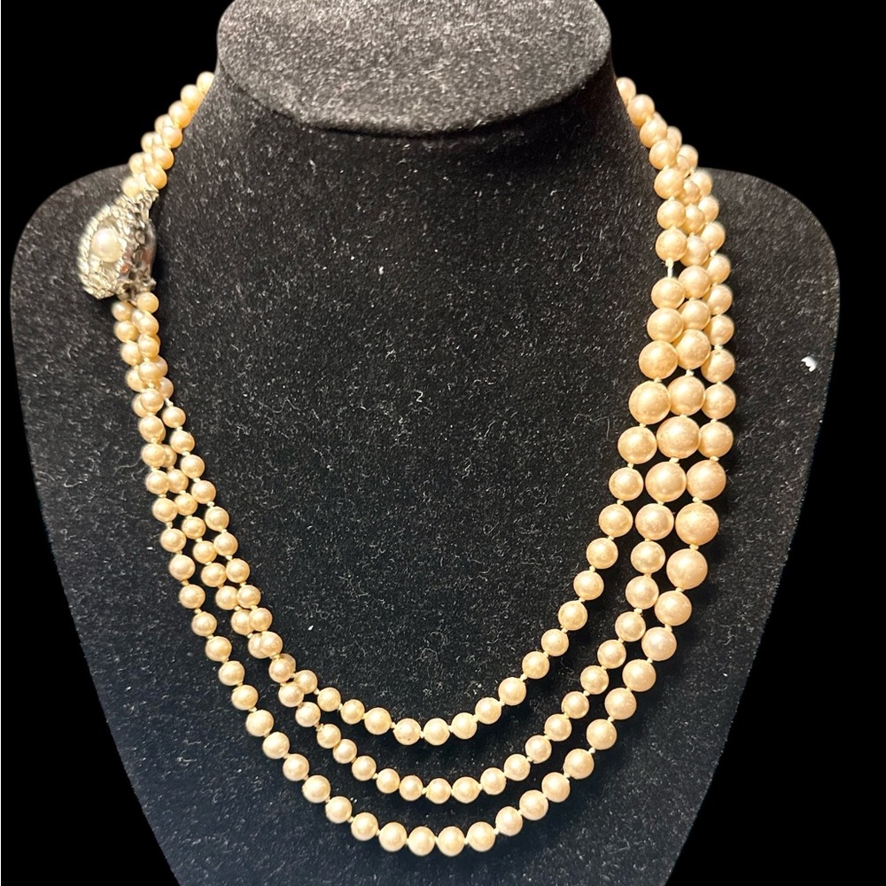 Vintage Pearl Necklace with pearl box clasp Jackie-O style